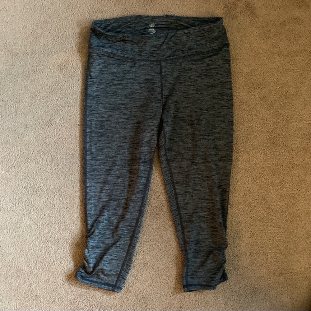 NWOT Gaiam high waisted capri length leggings